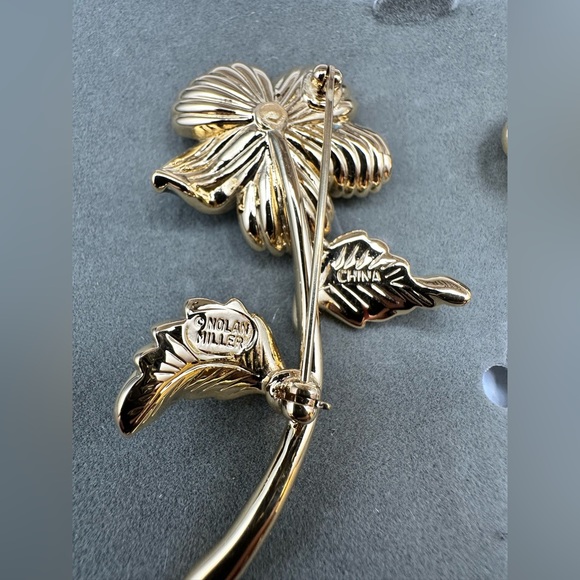 Vintage Nolan Miller Clear Swarovski Rhinestone Enamel Flower Brooch Pin 2 set - Picture 10 of 16